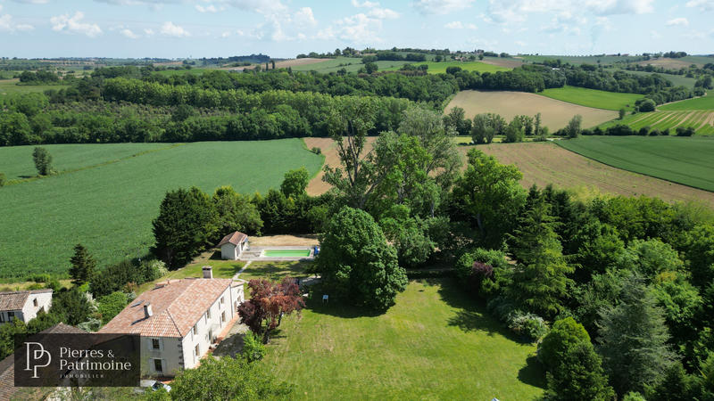 Maison - 290 m² - 10 pièces