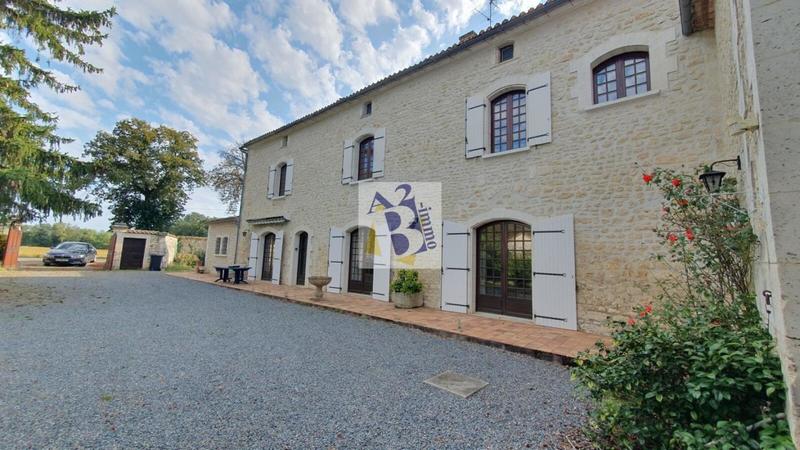 Maison - 221 m² - 9 pièces