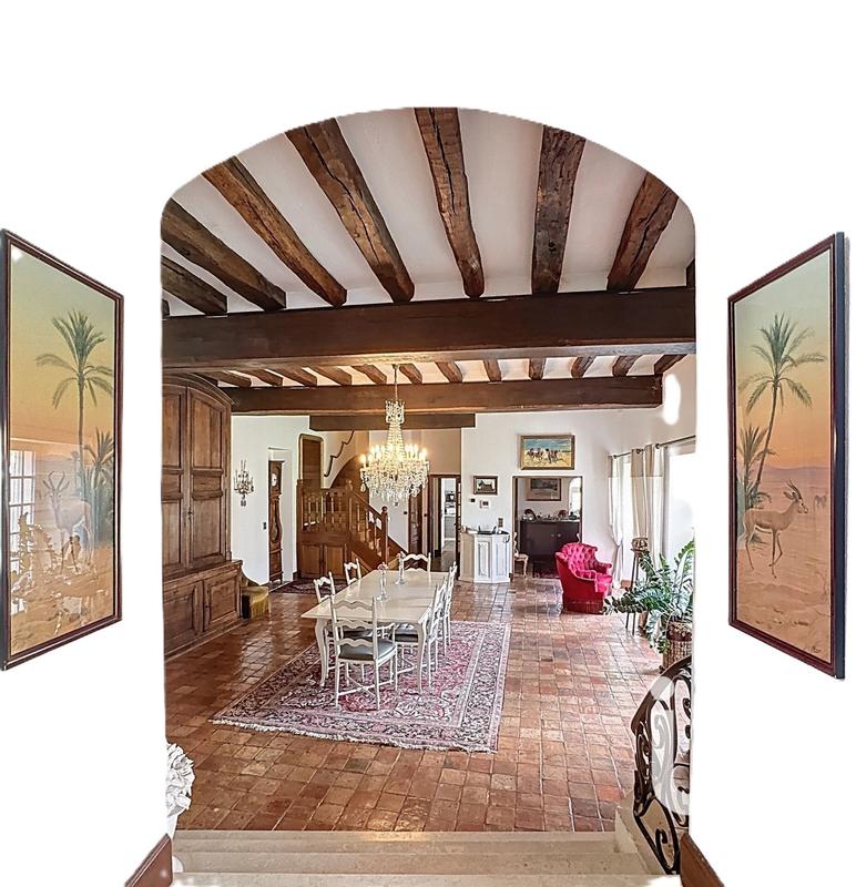Maison de village - 570 m² - 15 pièces