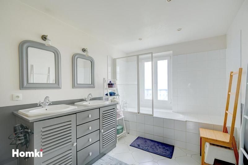 Maison - 181 m² - 6 pièces