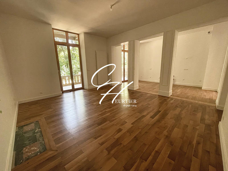 Appartement - 111 m² - 4 pièces