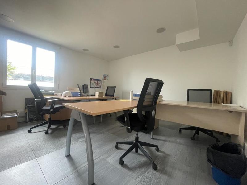 Local commercial - 91 m² - 4 pièces