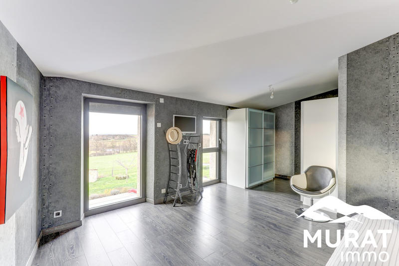 Maison - 220 m² - 7 pièces