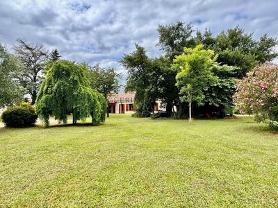 Maison - 230 m² - 6 pièces