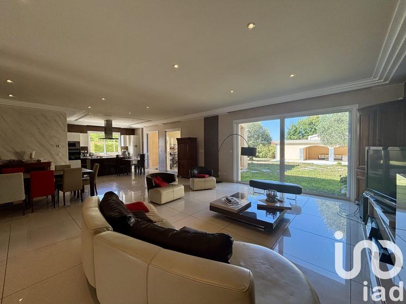 Maison - 240 m² - 7 pièces