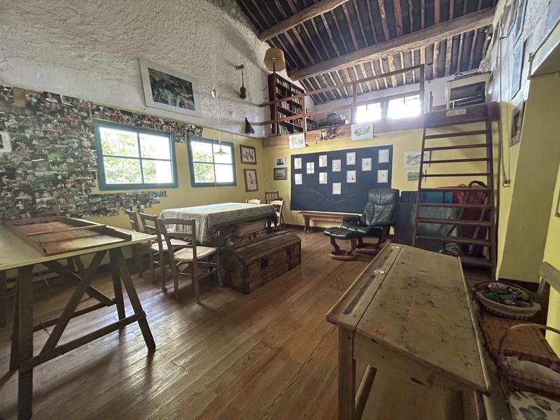 Maison - 335 m² - 13 pièces