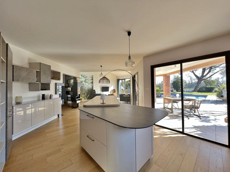 Villa - 216 m² - 7 pièces