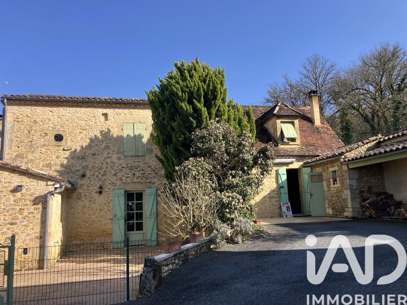 Maison de village - 304 m² - 16 pièces