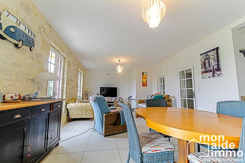 Maison - 244 m² - 8 pièces