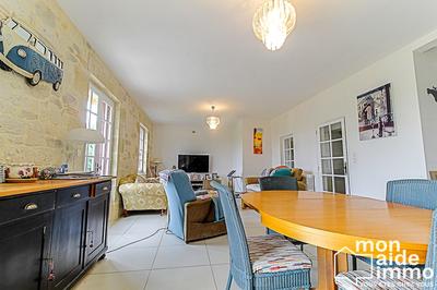 Maison - 244 m² - 8 pièces