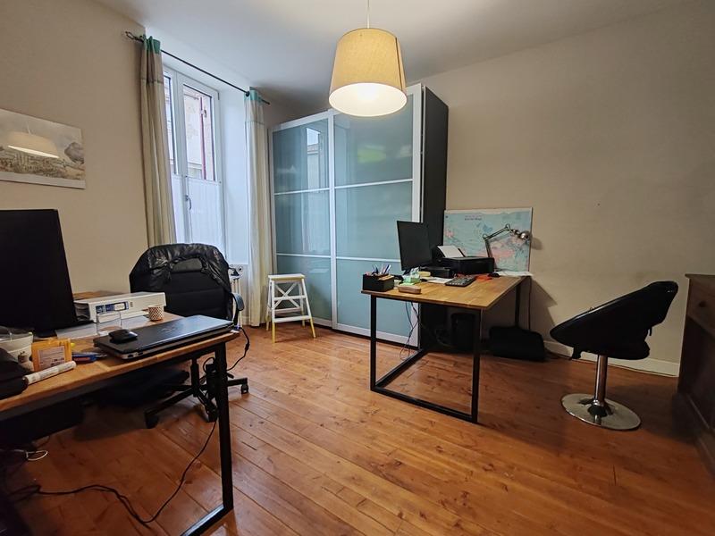 Demeure - 196 m² - 11 pièces