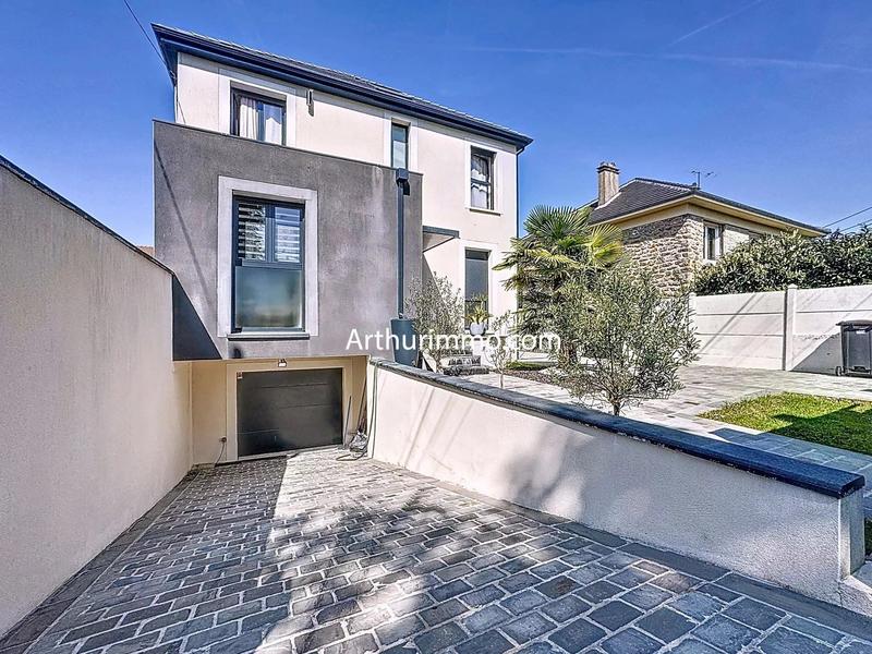 Maison - 235 m² - 8 pièces