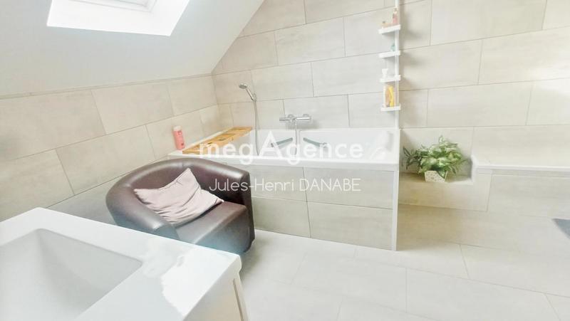 Maison - 180 m² - 8 pièces