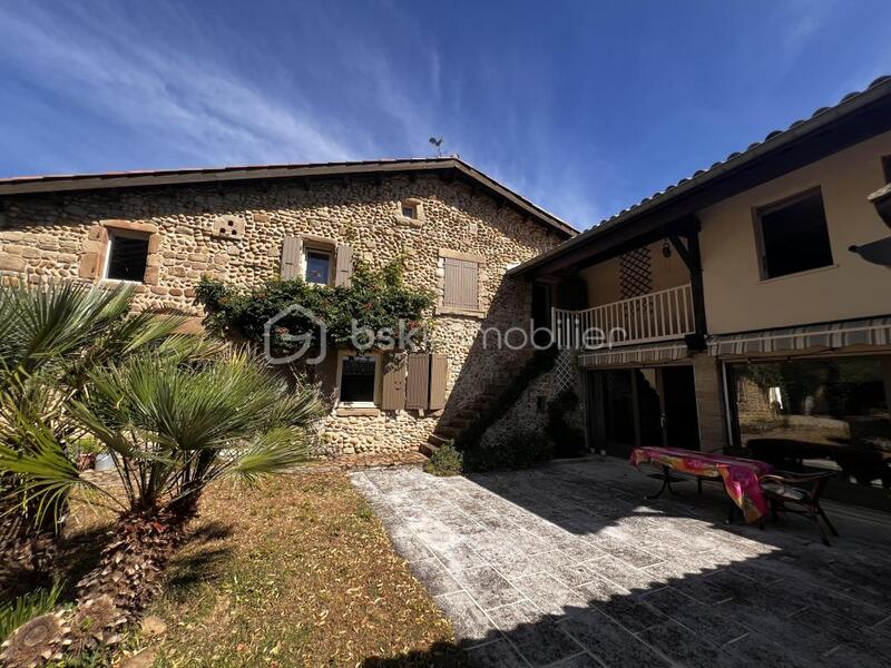 Maison en pierre - 250 m² - 9 pièces