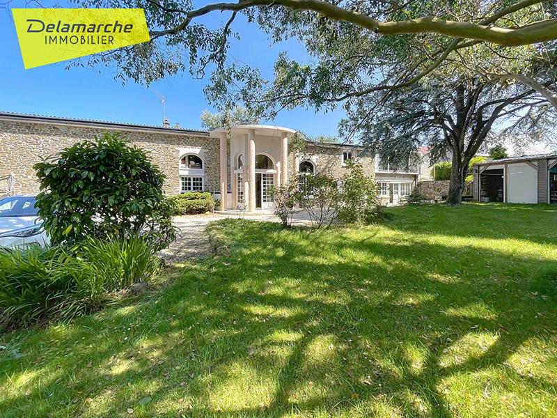 Maison - 245 m² - 6 pièces