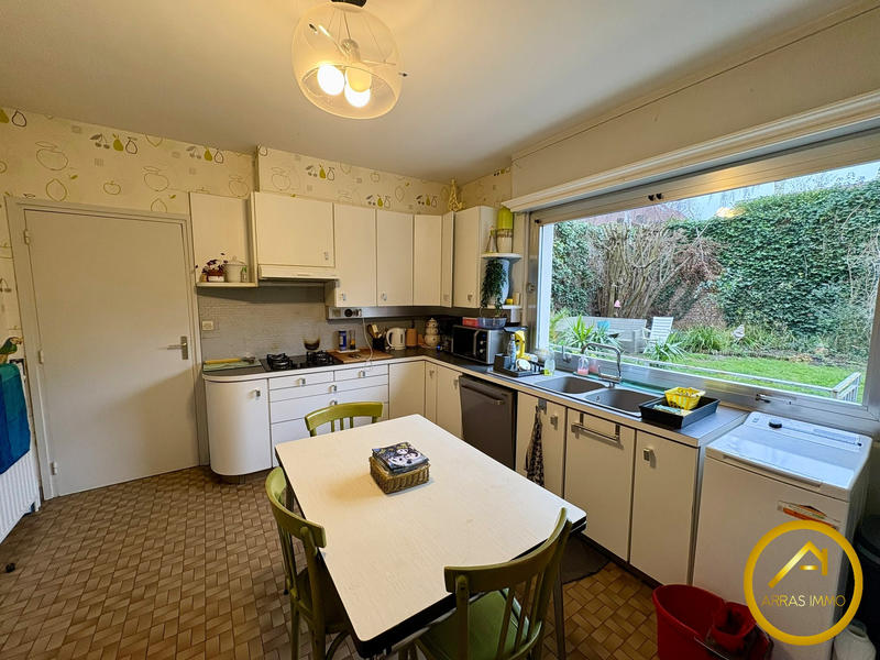 Maison - 298 m² - 9 pièces