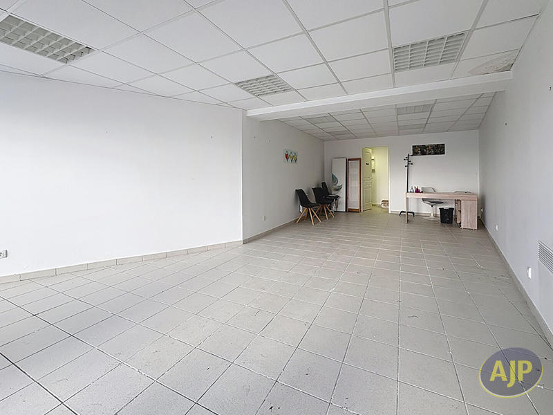 Local commercial - 48 m² - 1 pièce