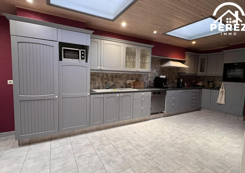 Maison - 202 m² - 8 pièces