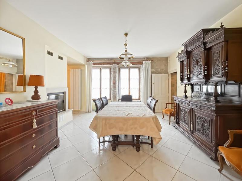 Maison - 250 m² - 8 pièces