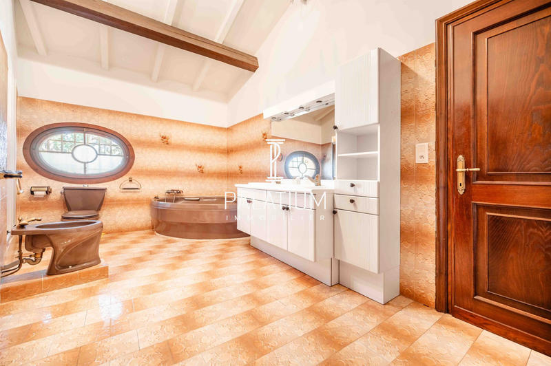 Château - 469 m² - 9 pièces