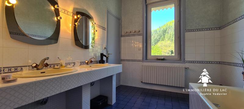 Maison - 299 m² - 14 pièces