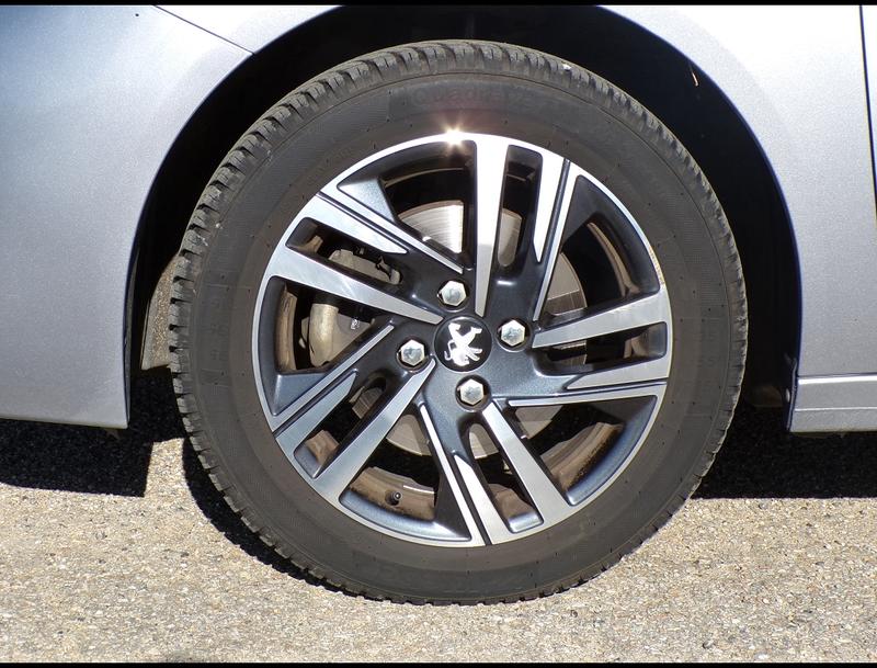 Peugeot 208 Bhdi 100 Allure Bus Bvm