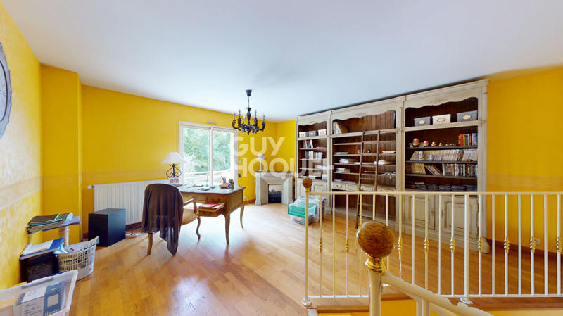 Maison - 280 m² - 10 pièces