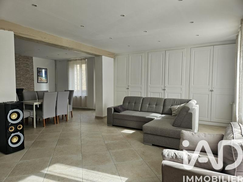 Maison - 202 m² - 7 pièces