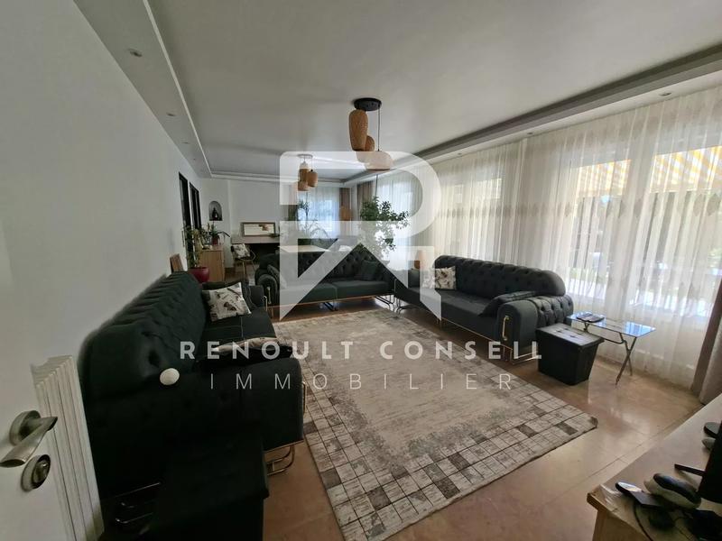 Maison - 221 m² - 9 pièces