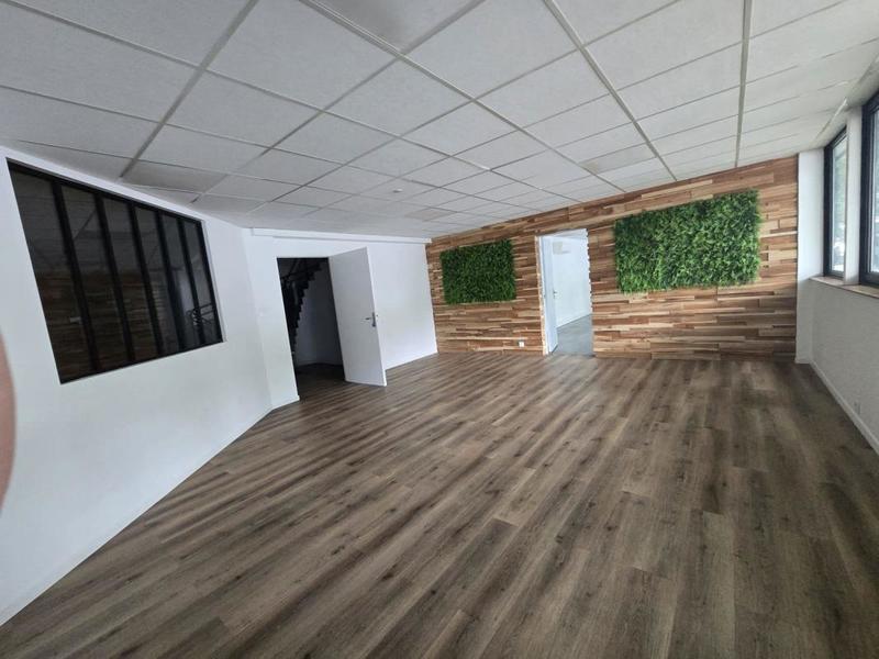 Local d'activités - 1 043 m²