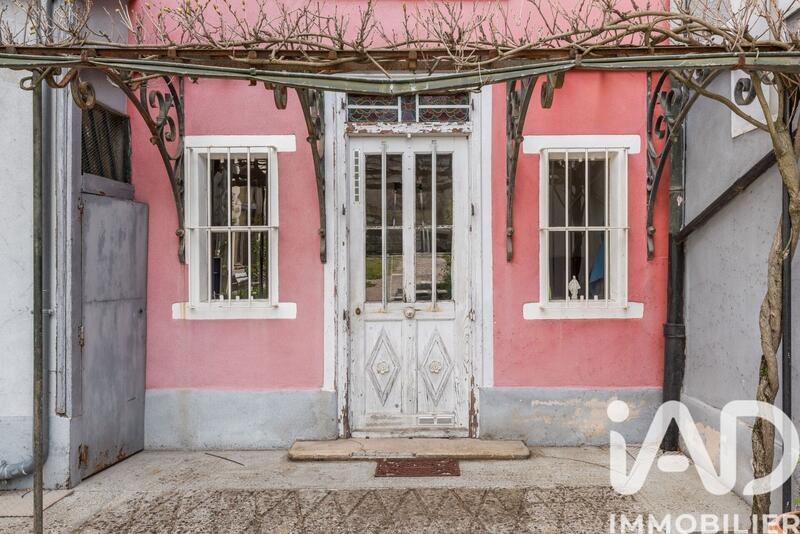 Maison - 266 m² - 15 pièces