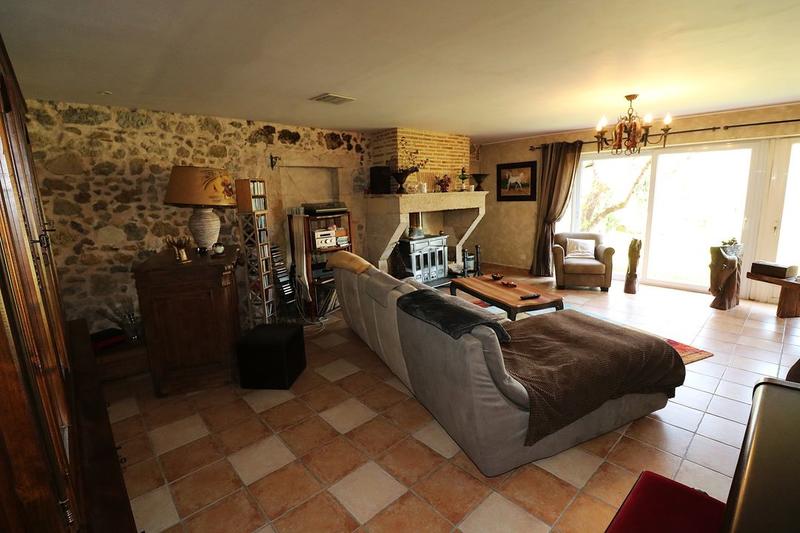 Maison en pierre - 235 m² - 5 pièces