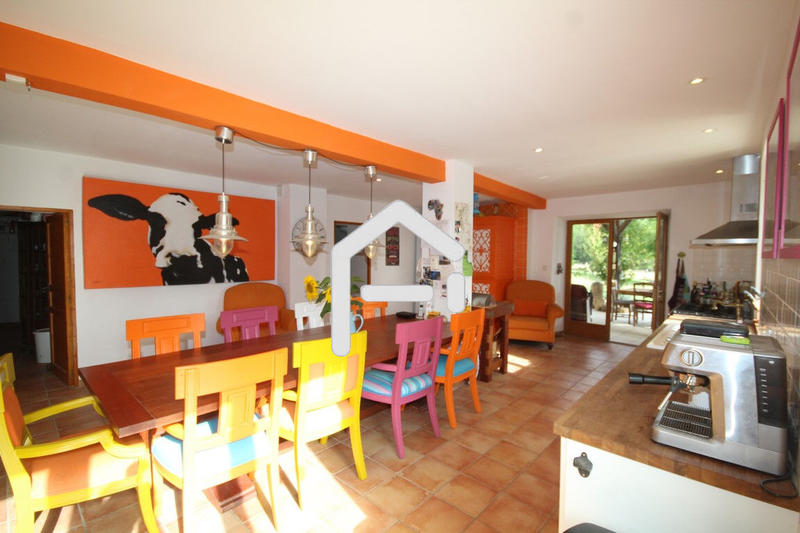 Corps de ferme - 300 m² - 8 pièces