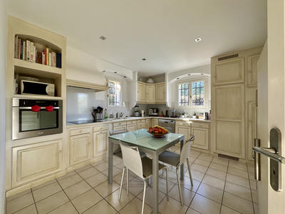 Villa - 180 m² - 6 pièces