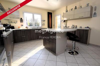 Maison - 182 m² - 8 pièces