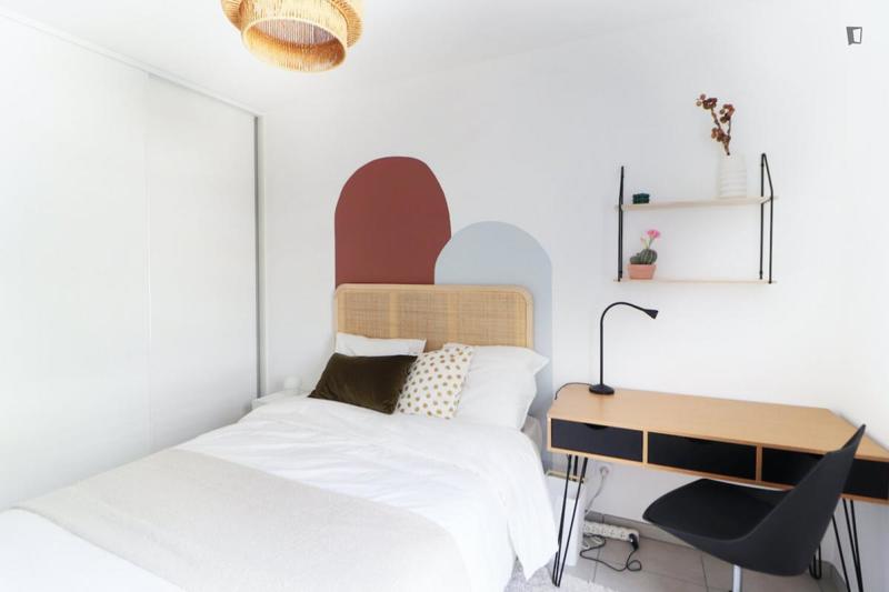 Chambre - 12 m² - 5 pièces