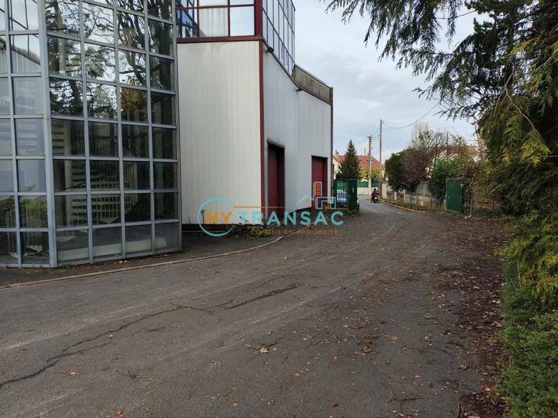 Entrepôt - 1 500 m²