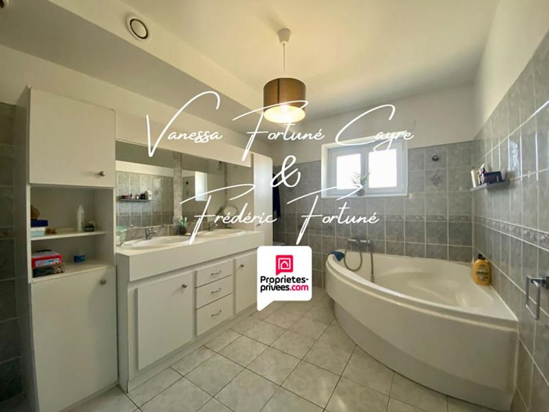 Maison - 212 m² - 5 pièces