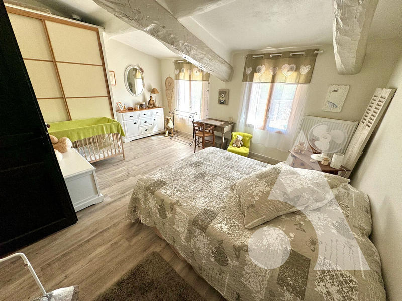 Maison - 470 m² - 17 pièces