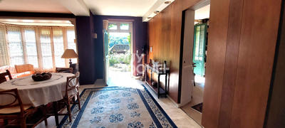 Maison - 230 m² - 10 pièces