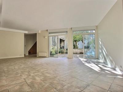 Immeuble - 210 m² - 9 pièces