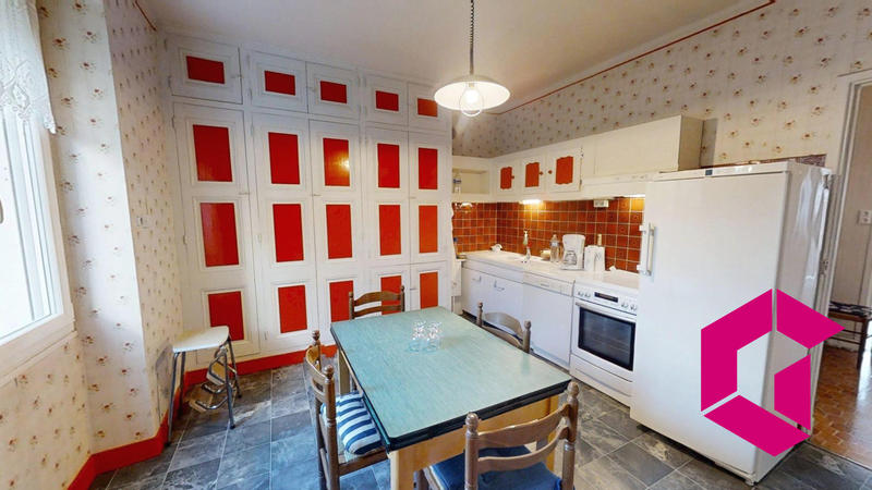 Maison - 147 m² - 11 pièces