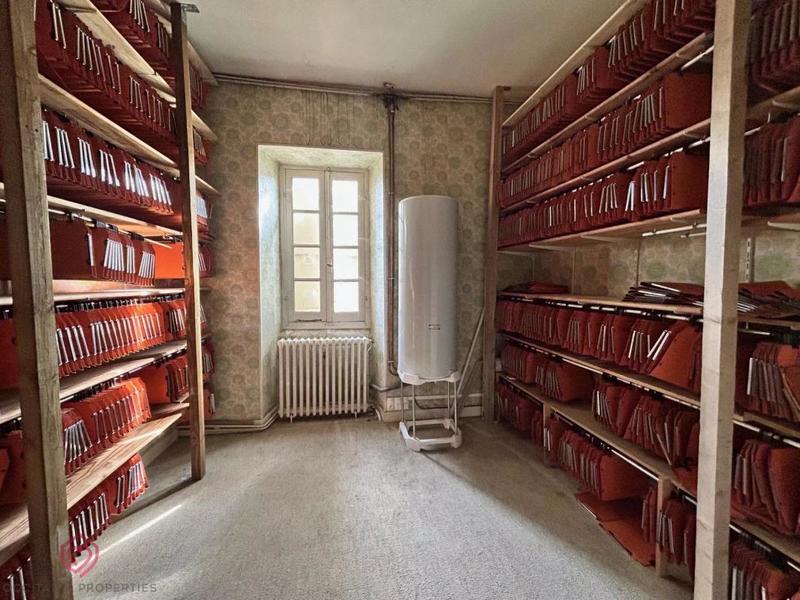 Maison - 300 m² - 15 pièces