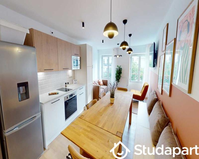 Chambre - 180 m² - 1 pièce