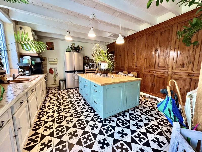 Maison - 220 m² - 8 pièces