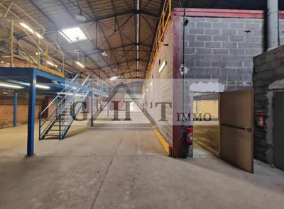 Entrepôt - 2 340 m²