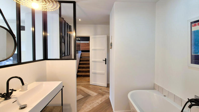 Maison - 180 m² - 7 pièces