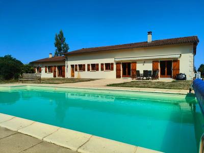 Maison - 243 m² - 9 pièces