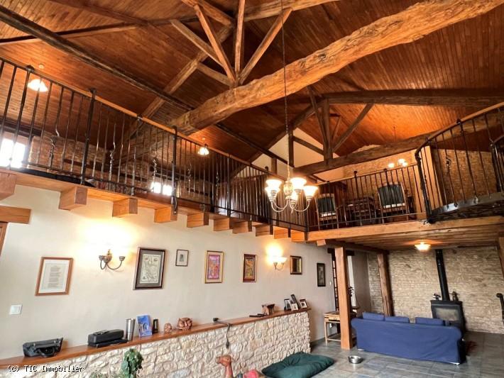 Maison - 270 m² - 11 pièces