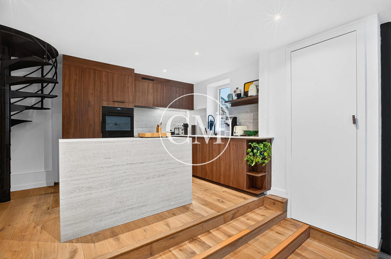 Maison - 215 m² - 6 pièces